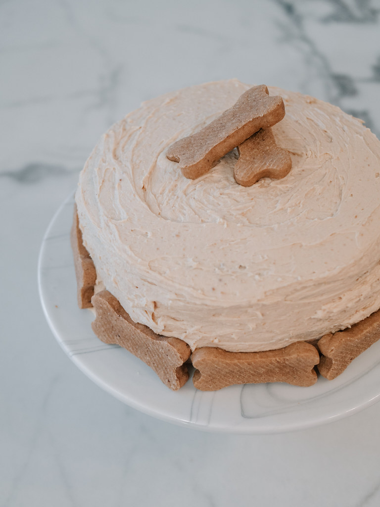 Bolo de 18 anos: modelos lindos e como fazer para celebrar a data  Bolos  decorados, Decoração do bolo de aniversário, Bolo lindo de aniversário